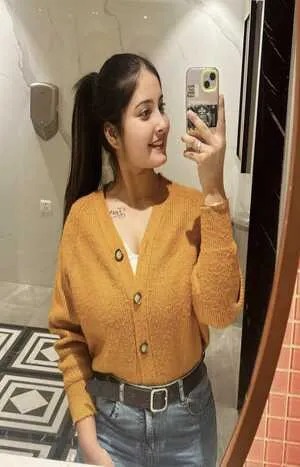 young call girl in Lajpat Nagar