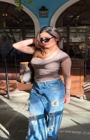 VIP call girl in Lajpat Nagar